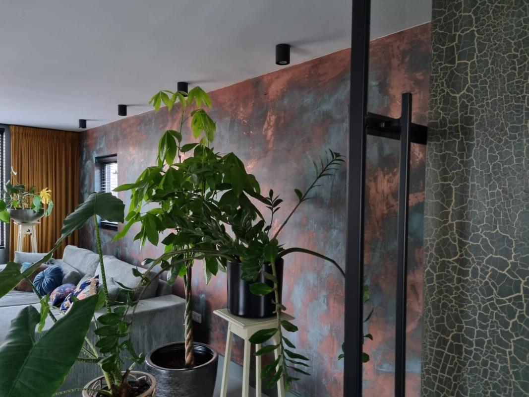 Woonkamer met exclusieve wandafwerking
