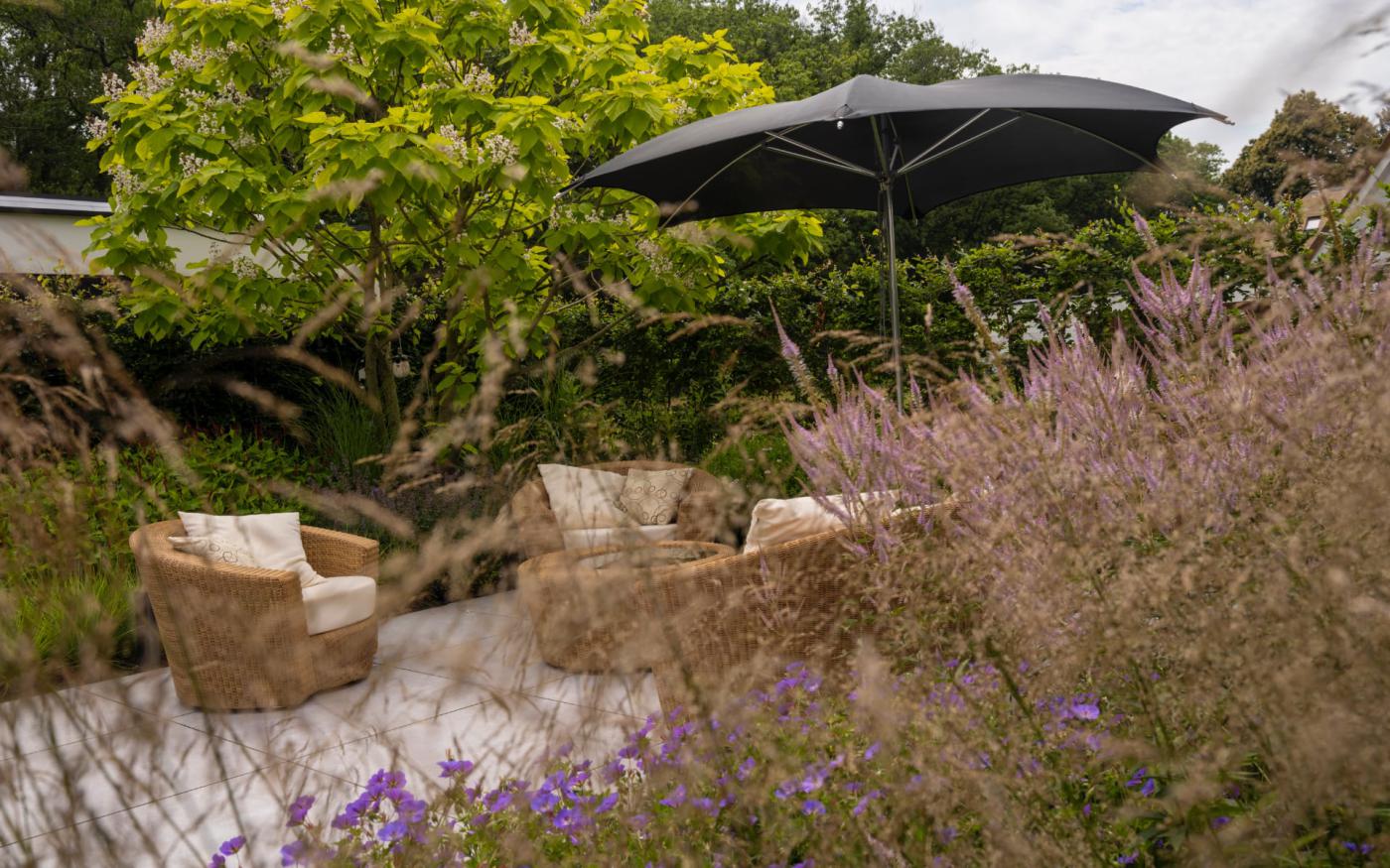 terras met parasol