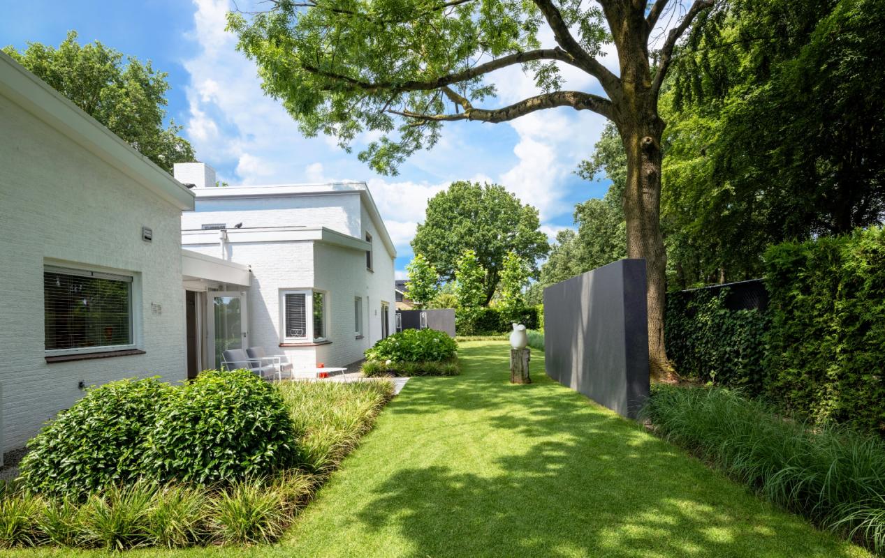 gazon bij villa