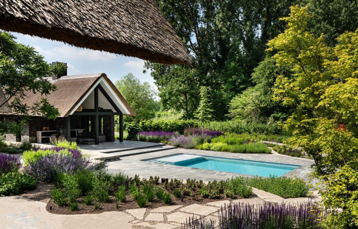 Tuin met zwembad luxe wellness