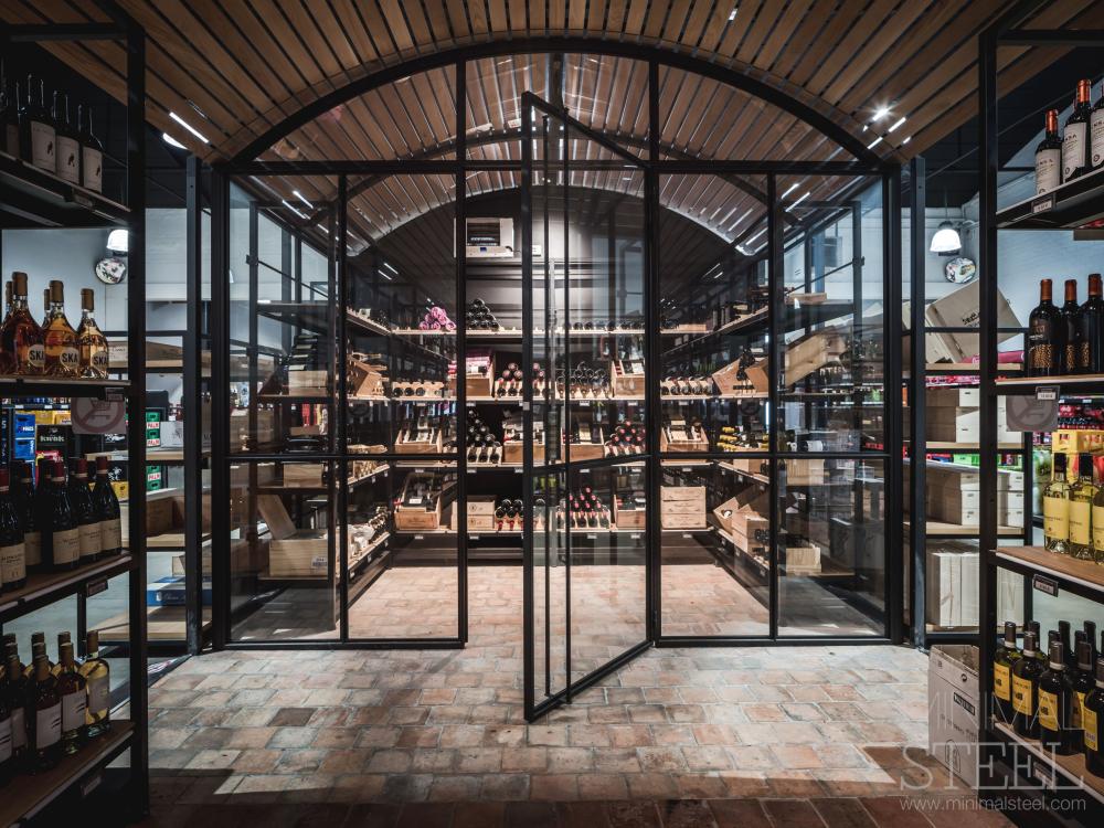 Luxe stalen maatwerk wijnkast 