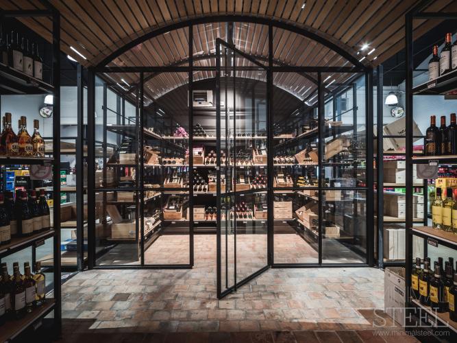 Luxe stalen maatwerk wijnkast 