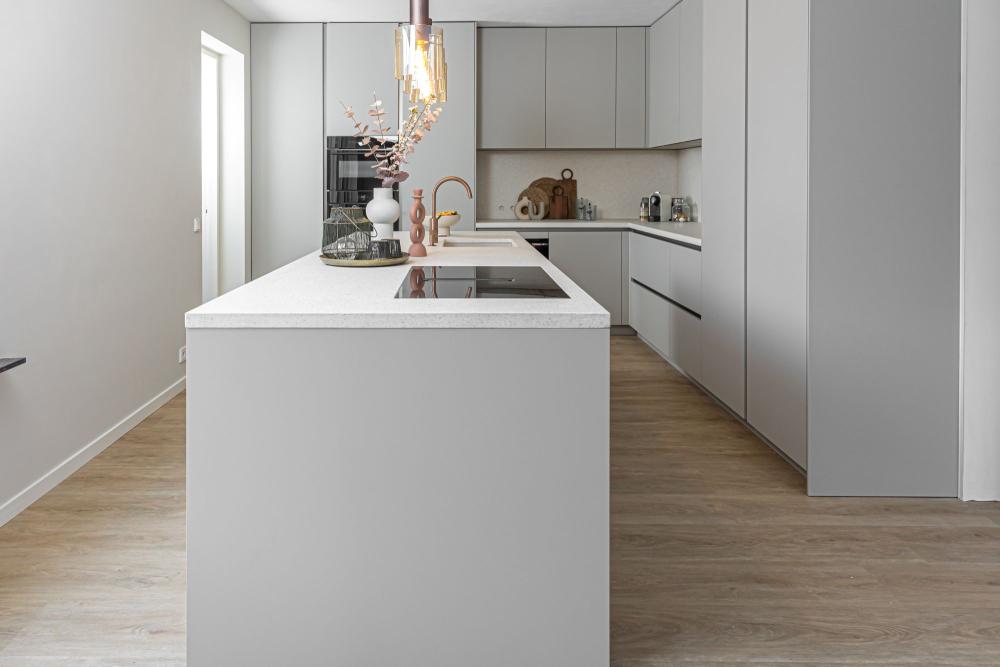 Warme keuken met Terrazzo werkblad als eye-catcher