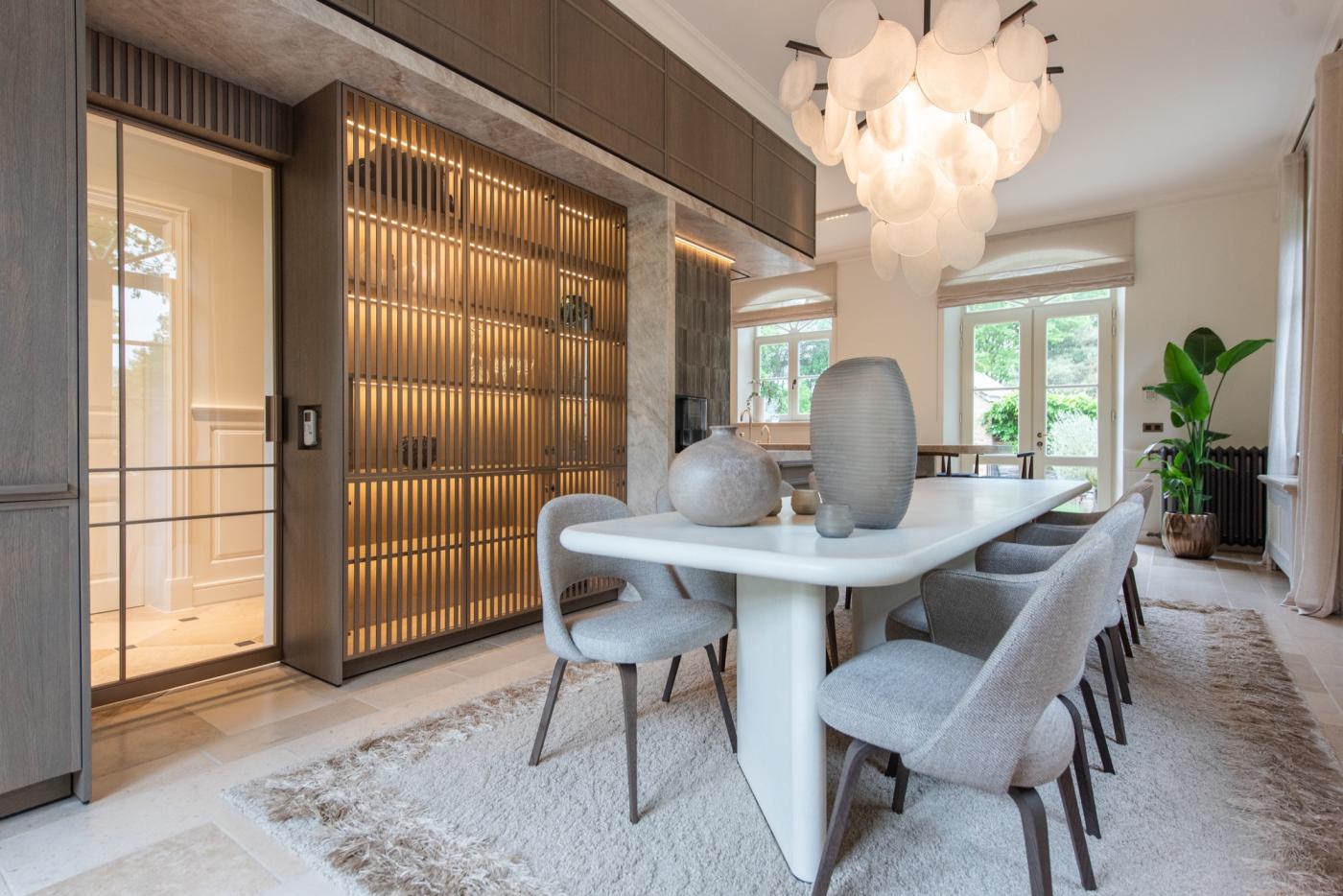 luxe eettafel met stoelen