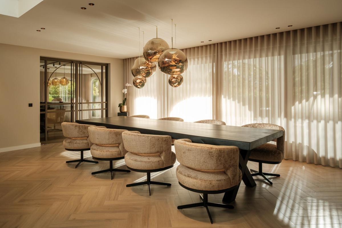 eetkamer met verlichting