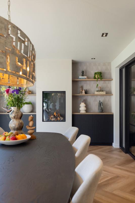 luxe eettafel met stoelen