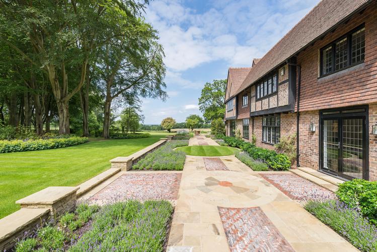 Tuin in Arts & Craft stijl