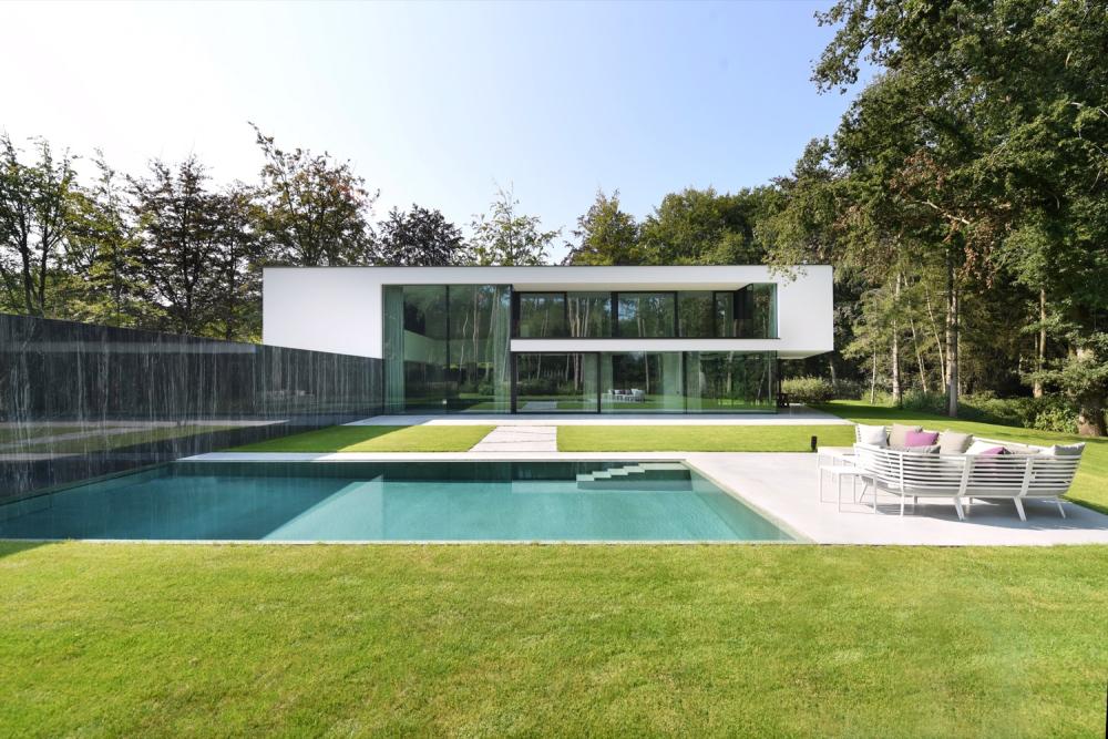 Moderne villa in het groen