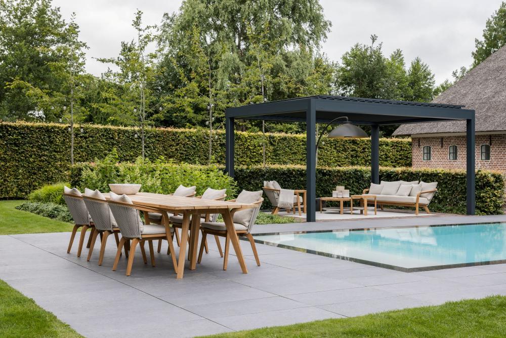 Luxe tuinmeubelen in Boederijtuin Oranjewoud