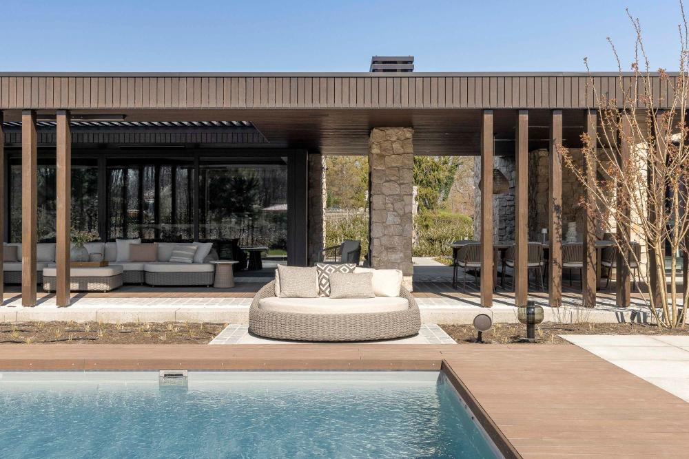 Tuininrichting in Oisterwijk met luxe tuinmeubelen