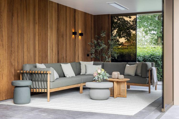 Villatuin in Lunteren met exclusieve tuinmeubels