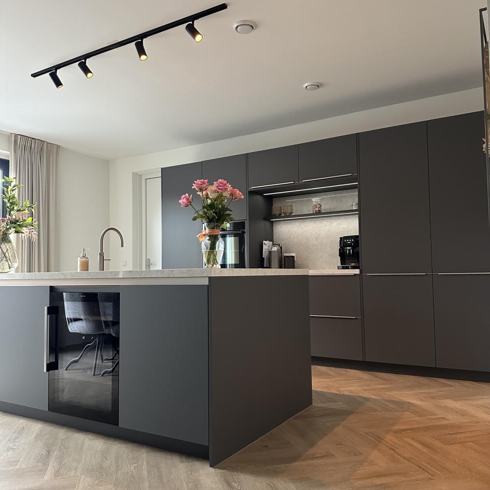 Strakke keuken met een zachte uitstraling