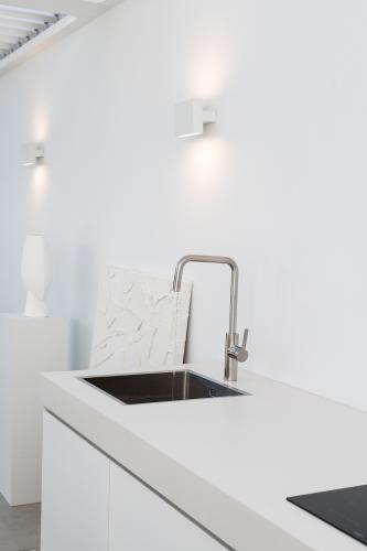 Exclusieve kraan en spoelbak in buitenkeuken Alblasserdam
