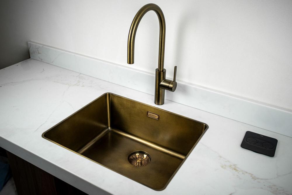 Luxe messing patina kraan en spoelbak