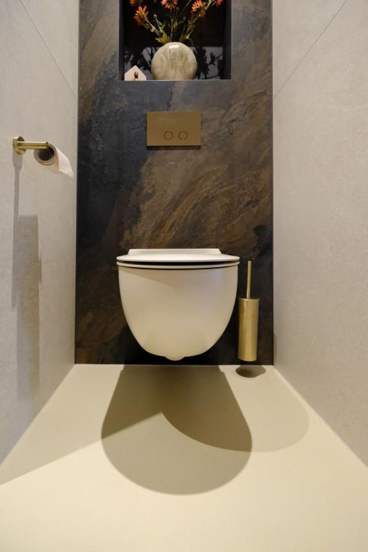 luxe toilet