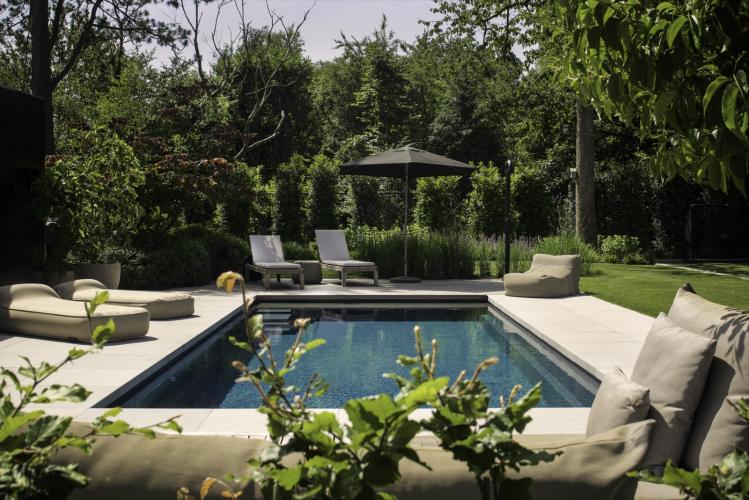 XL Lounger zwembad in Breda