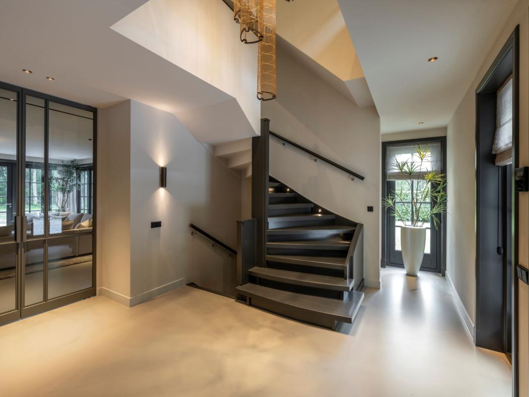 luxe hal met gietvloer