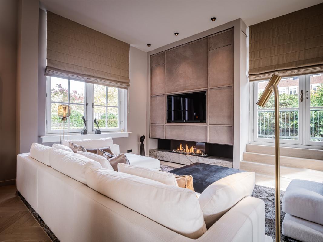luxe woonkamer met openaard