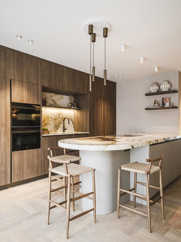 luxe keuken met design meubels