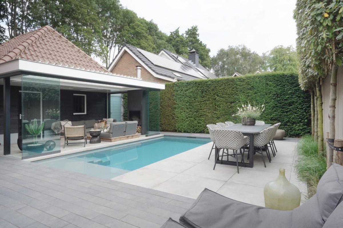 luxe zwembad in tuin