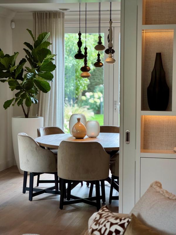 luxe eettafel met stoelen