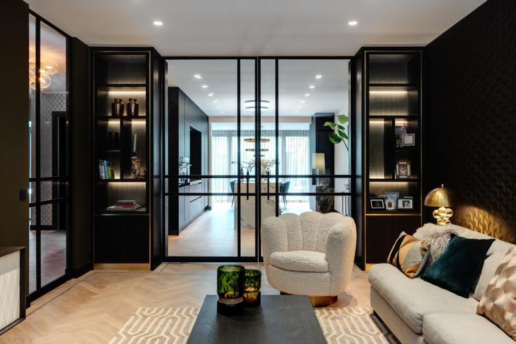 Appartement met exclusieve stalen deuren