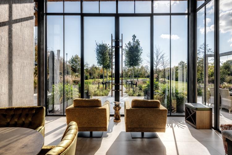 Exclusieve stalen deuren in villa