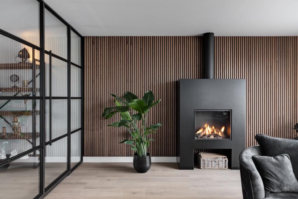 Interieur met luxe stalen binnendeuren