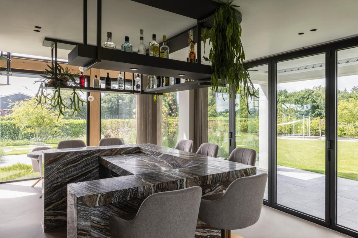 keuken met stalen kozijnen