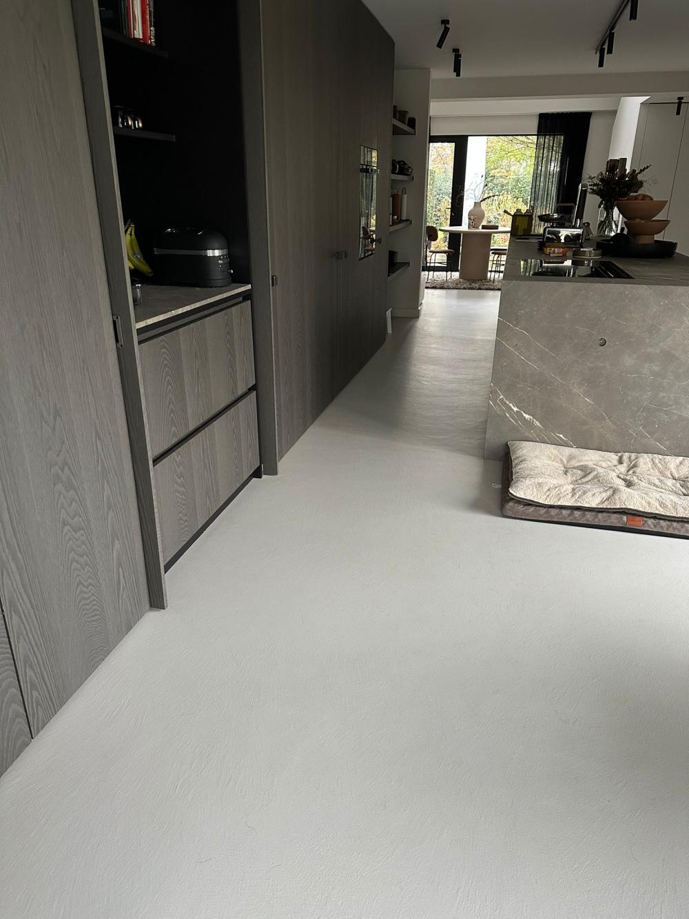 Luxe vloer en wandafwerking project Bree