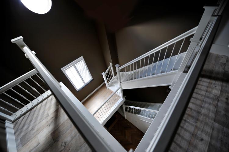 Exclusieve witte trappen in design interieur