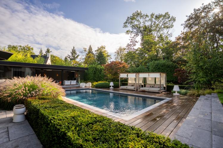 Villatuin met zwembad