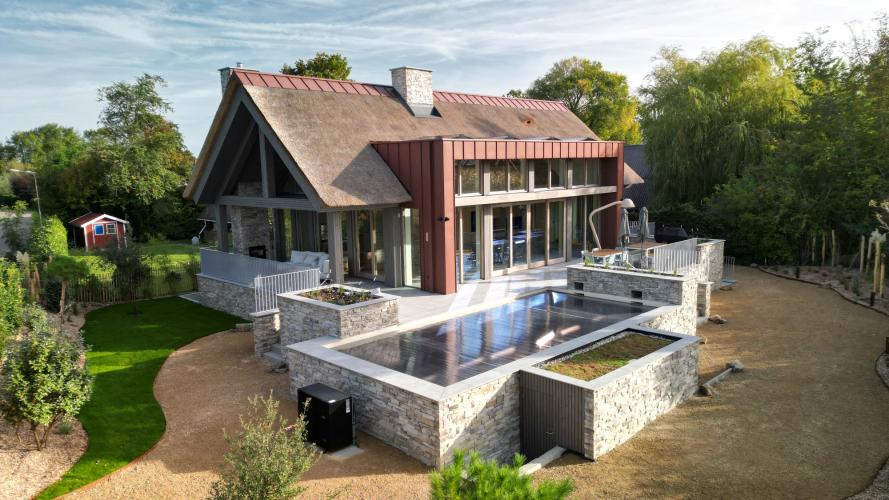 Exclusieve steenstrips voor luxe villa