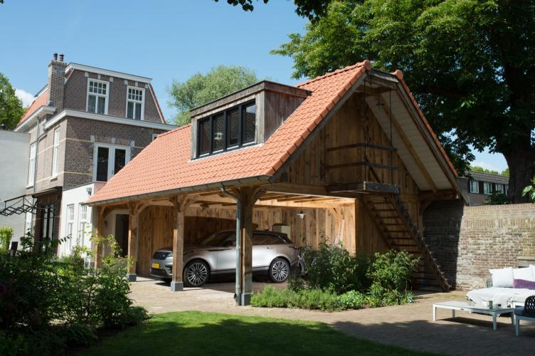 Carport met gastenverblijf 