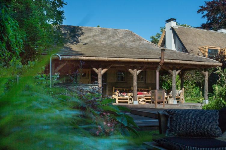 Luxe eikenhouten gastenverblijf