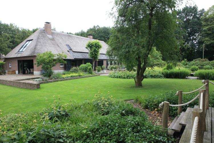 Boerderijtuin met vijver