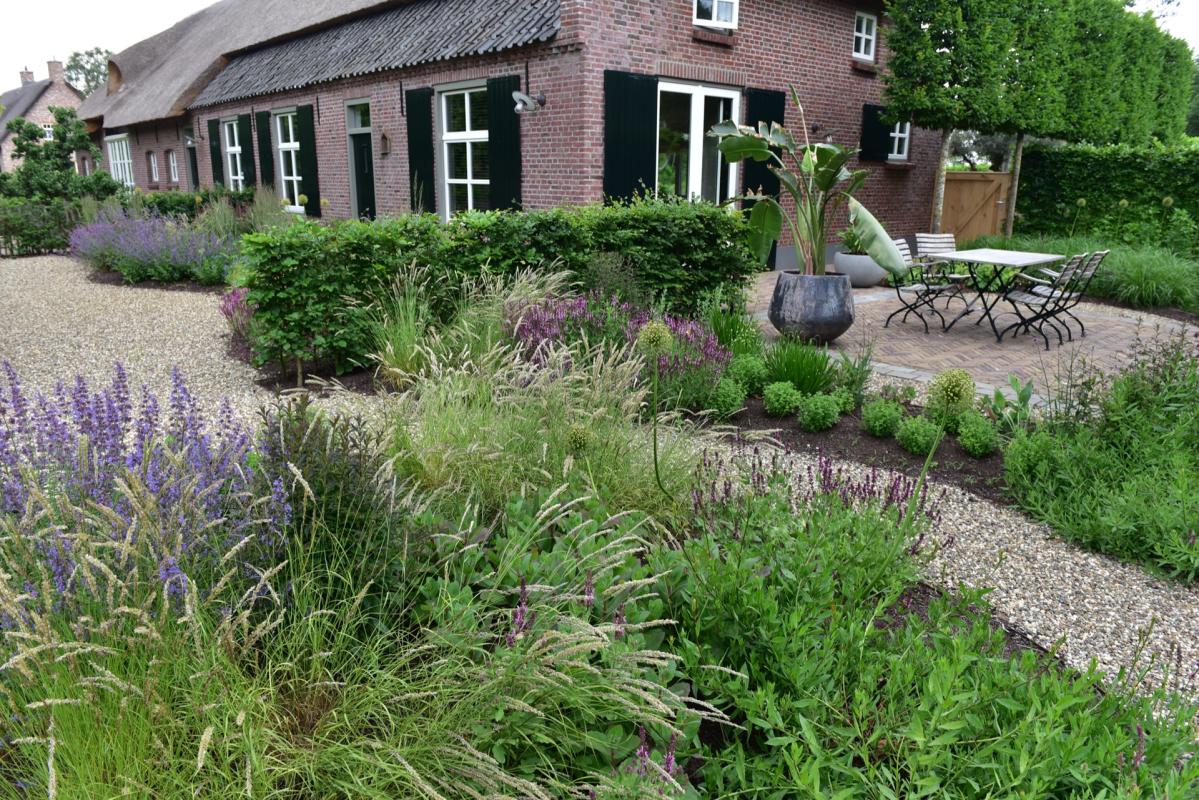 grindpad bij boerderij