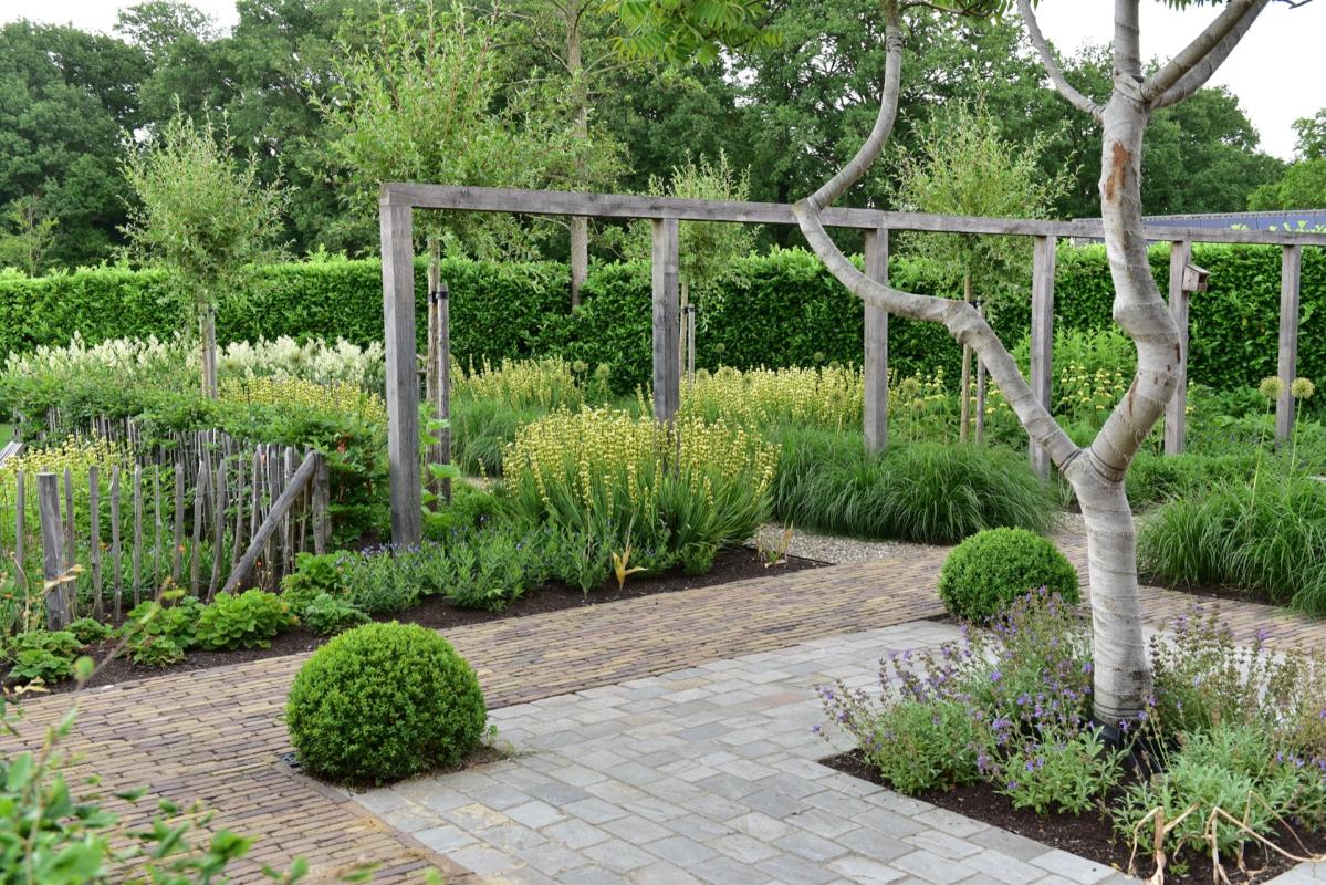 pad met pergola