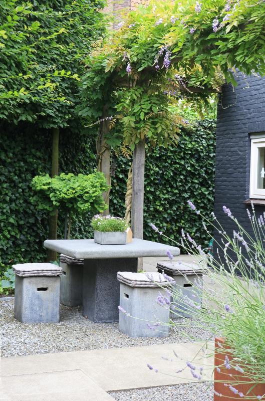 terras in stadsuin