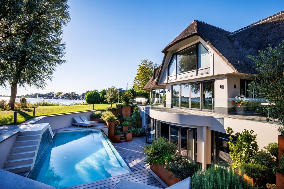 villa met buitenzwembad