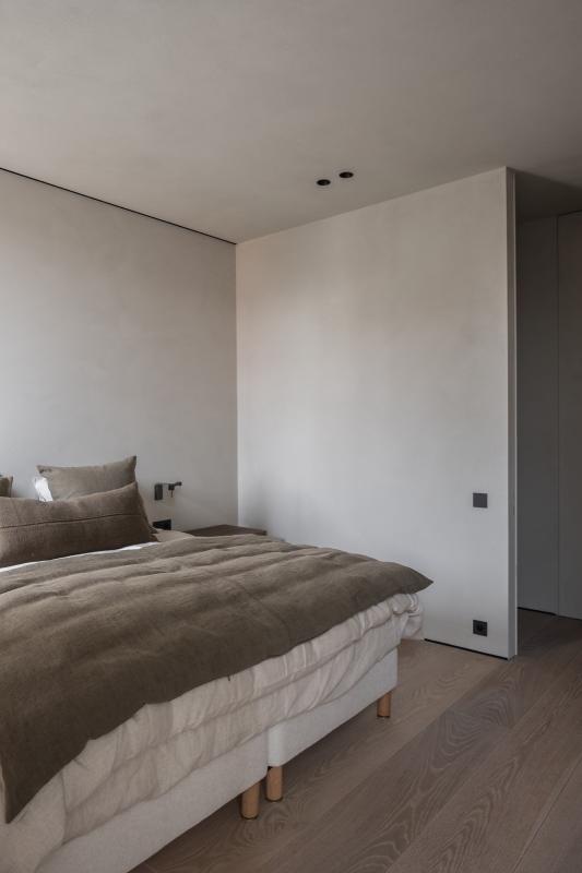 slaapkamer met luxe wandafwerking