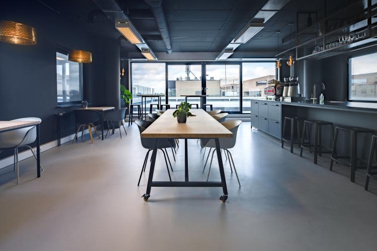 Luxe gietvloer bij Enorm Breda