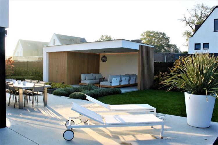 Luxe tuin met zwembad in Maastricht