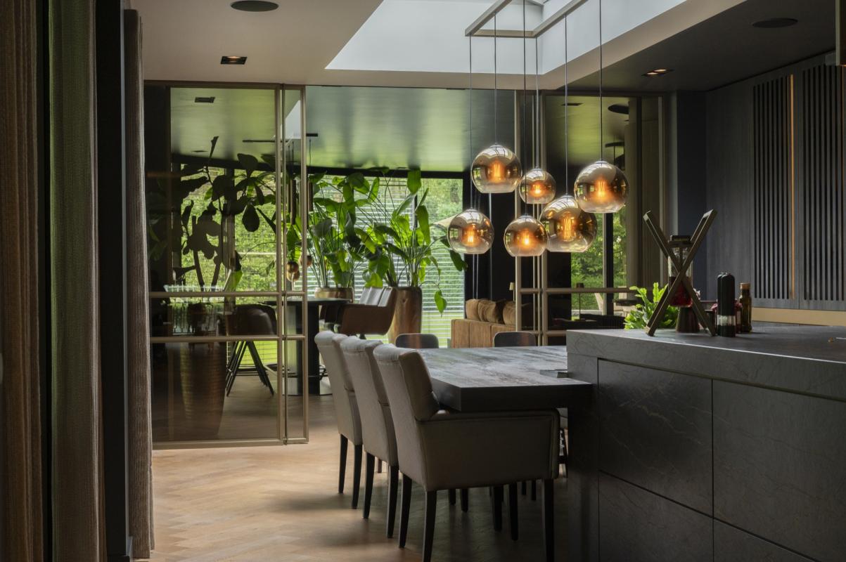 keuken met stalen puien