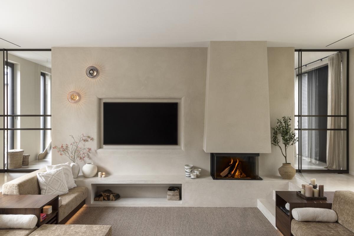 interieur woonkamer met luxe stalen deuren