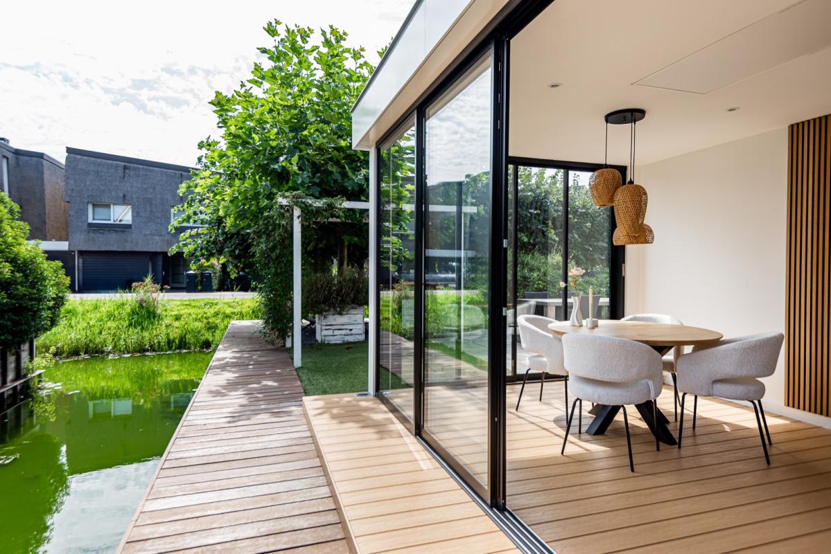 tuinkamer met glazenwandsysteem