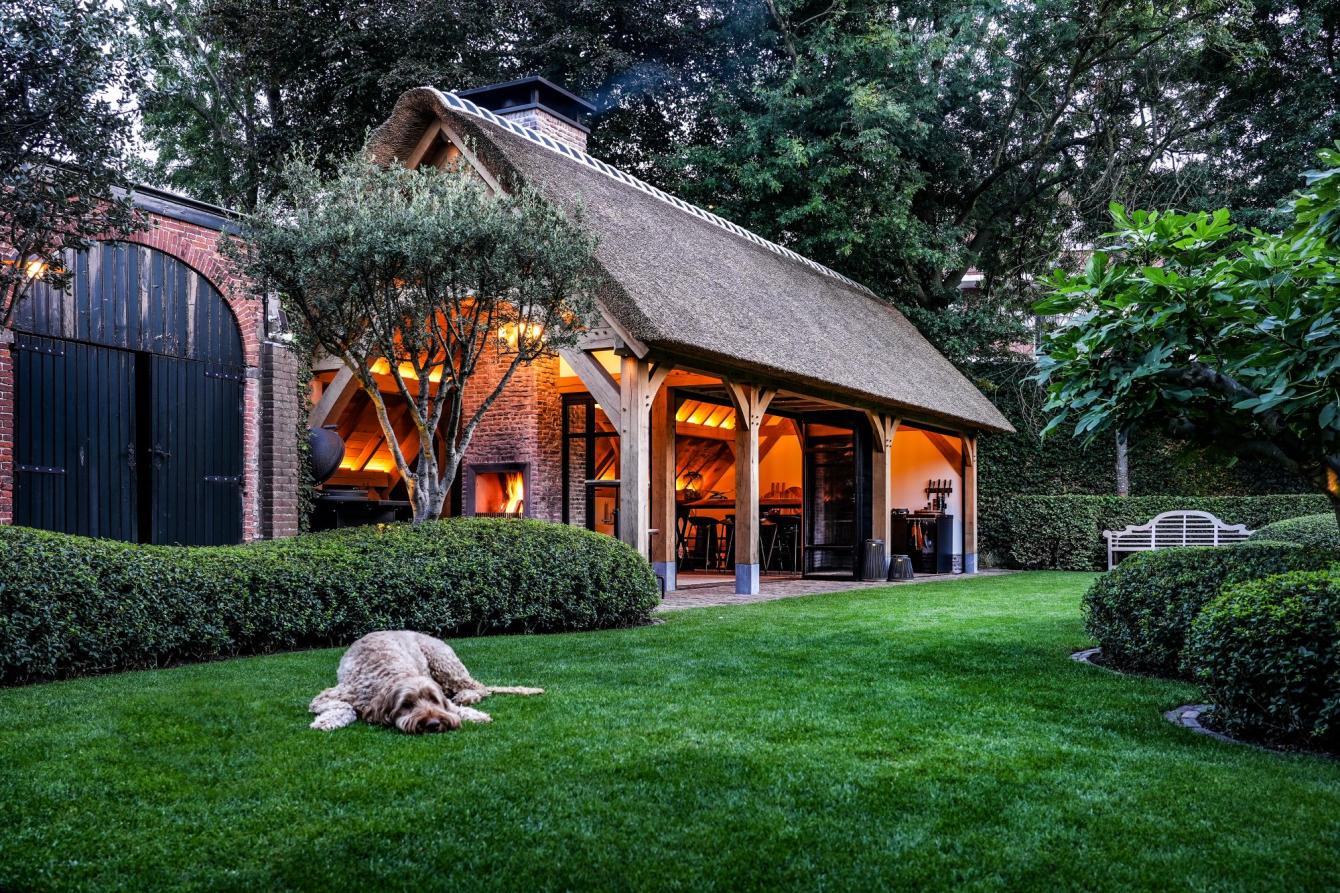 luxe poolhouse