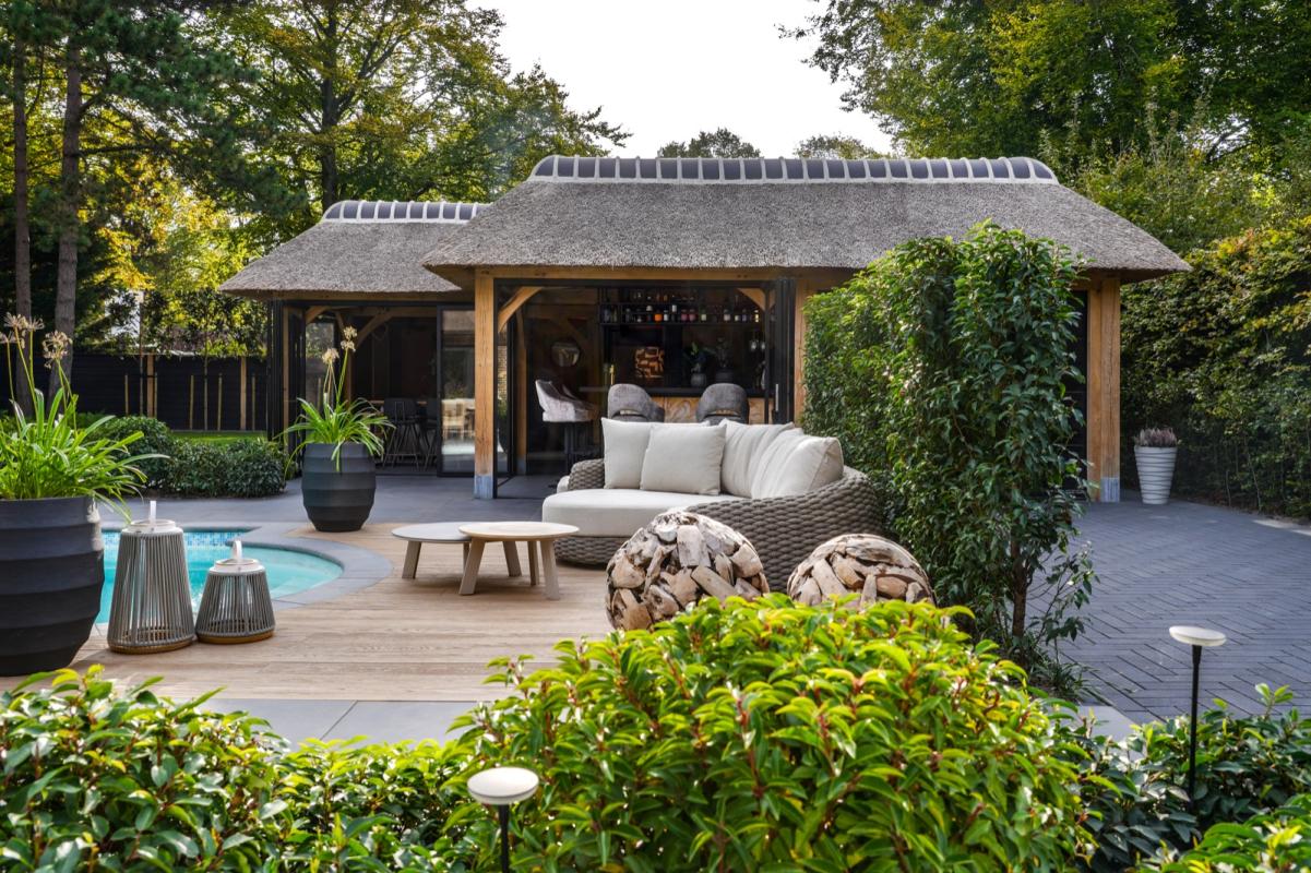 tuin met exclusief bijgebouw