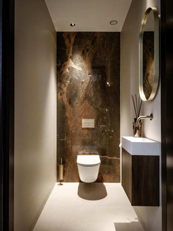 luxe toilet