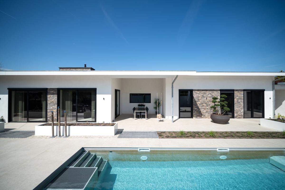 moderne villa met zwembad